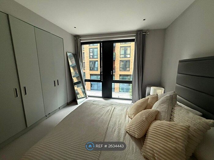 2 Bedroom Flat To Rent In Dray House, London, SW18