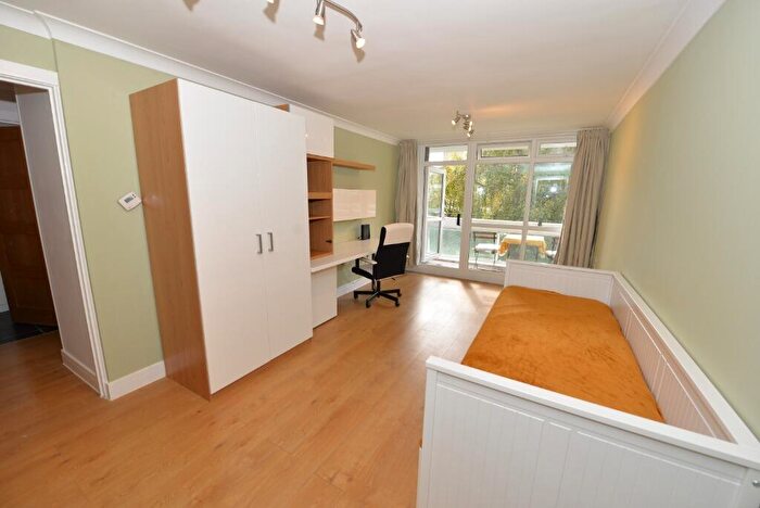 1 Bedroom Flat To Rent In Orchard Lane, Southampton, SO14
