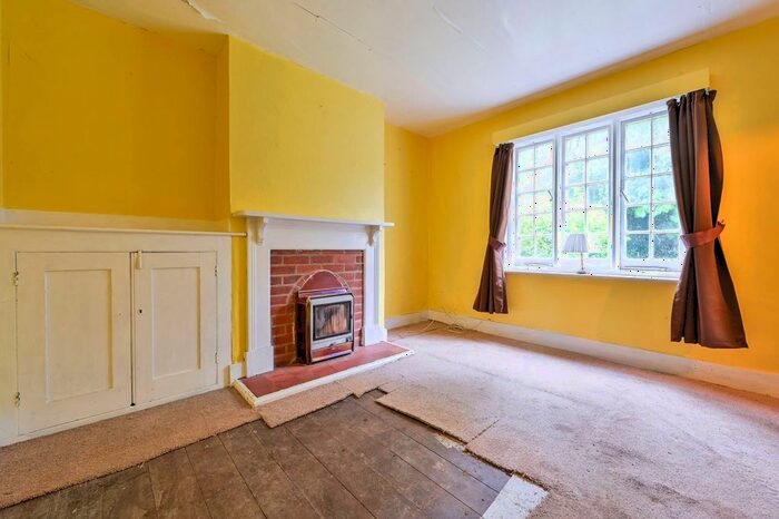 3 Bedroom Semi-Detached House For Sale In Bampfylde Cottage, Guildford, GU4