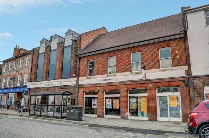 2 Bedroom Flat To Rent In High Street, Thame, OX9