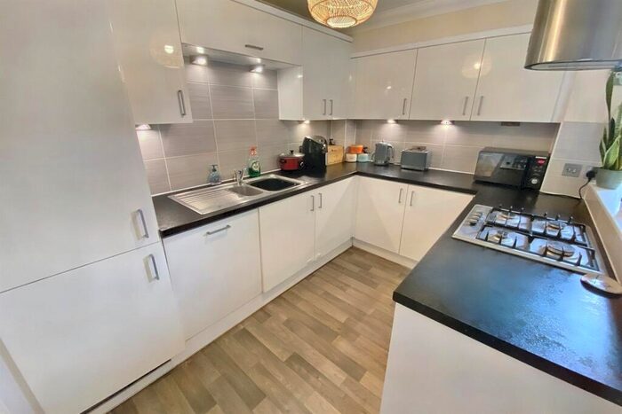 2 Bedroom Flat For Sale In Ferndown, BH22