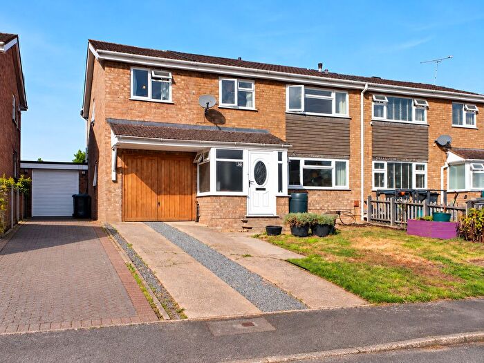 5 Bedroom Semi-Detached House For Sale In Derwent Close, Rugby, CV21