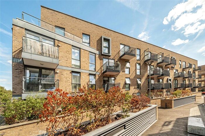 2 Bedroom Flat For Sale In Vermilion Apartments, Gunmakers Lane, Bow, London, E3