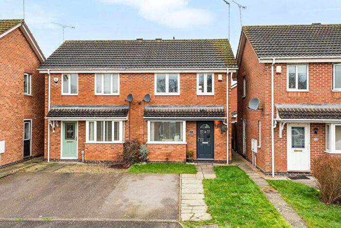 3 Bedroom Semi Detached House For Sale In Stratfield Way, Kettering, NN15