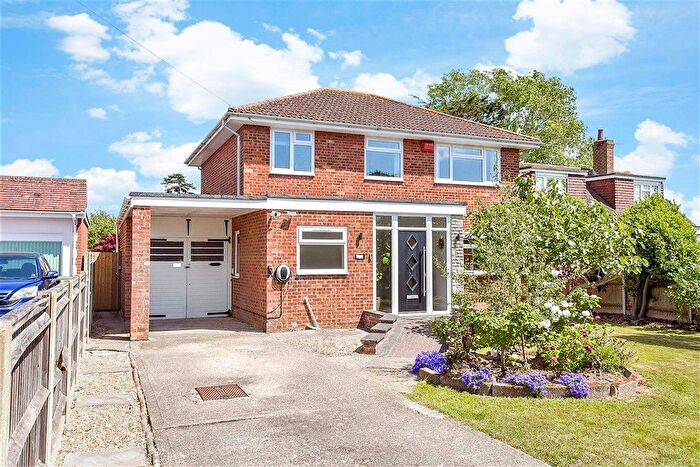 4 Bedroom Detached House For Sale In Poplar Grove, Hayling Island, Hampshire, PO11