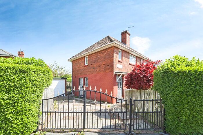 3 Bedroom Semi Detached House For Sale In Torre Walk, Leeds, LS9