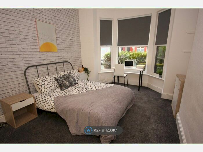 5 Bedroom Terraced House To Rent In Cawdor Road, Manchester M14