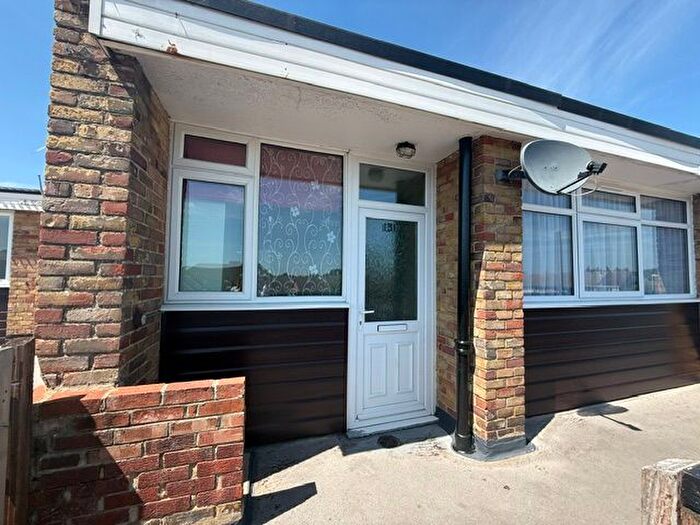 2 Bedroom Flat To Rent In Highlands Road, Fareham, Hampshire, PO15