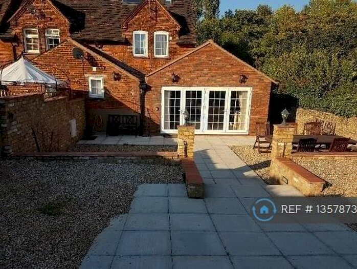 5 Bedroom Semi-Detached House To Rent In Glebeland, Hatfield, AL10