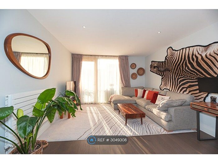 2 Bedroom Flat To Rent In Hamond Court, Kingston Upon Thames, KT2