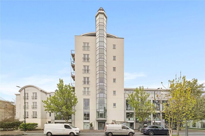 2 Bedroom Flat For Sale In Mortlake High Street, London, SW14