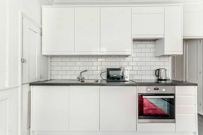 1 Bedroom Flat To Rent In Neal Street, Covent Garden, London, WC2H