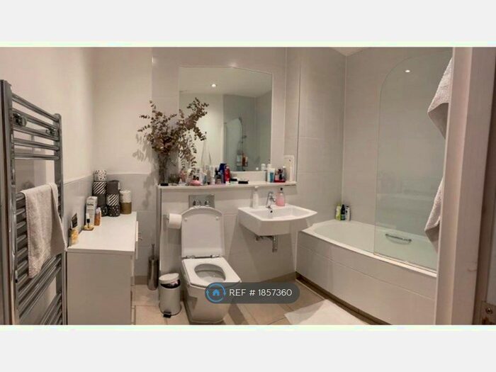 3 Bedroom Flat To Rent In Hertford Road, London, N1