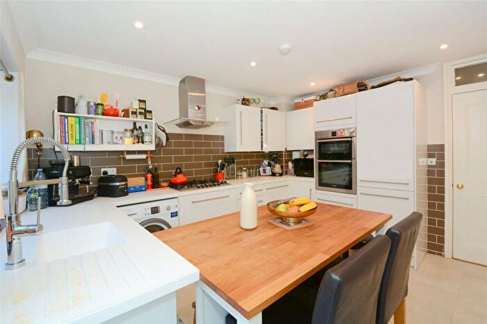 3 Bedroom Terraced House To Rent In Bletsoe Walk, Islington, N1