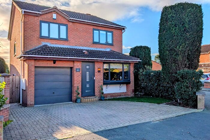 4 Bedroom Detached House For Sale In Longwood Road, Tingley, Wakefield, WF3