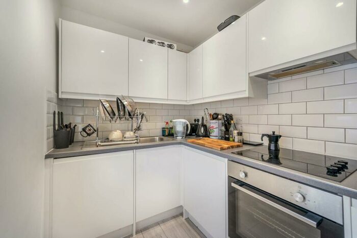 1 Bedroom Flat To Rent In Chapter Road, Willesden, London, NW2