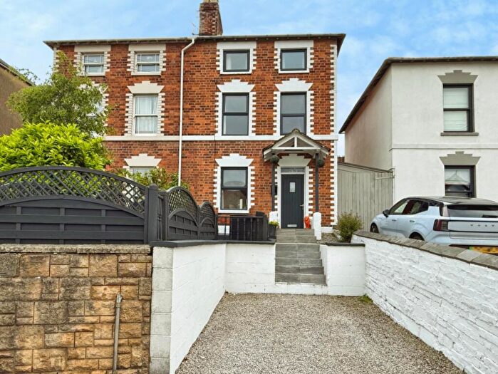 4 Bedroom Semi-Detached House For Sale In Bath Road, Stroud, GL5