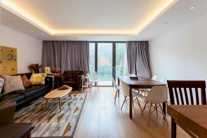 3 Bedroom Flat To Rent In Rainsborough Square, London, SW6