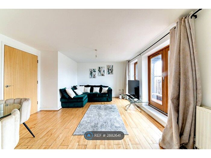2 Bedroom Flat To Rent In Innerd Court, Croydon, CR0