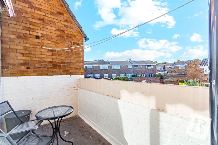 1 Bedroom Flat For Sale In Hookfields, Northfleet, Gravesend, Kent, DA11