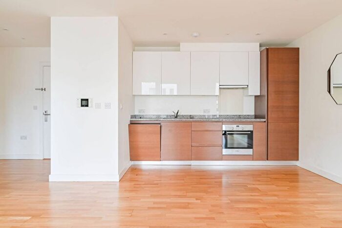 1 Bedroom Flat To Rent In Merle Mansions, Stratford, London, E20