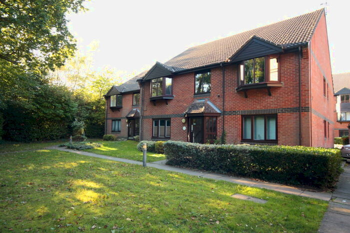 2 Bedroom Flat To Rent In Foxhills, Woking, GU21