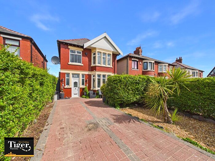 3 Bedroom Detached House For Sale In Squires Gate Lane, Blackpool, FY4