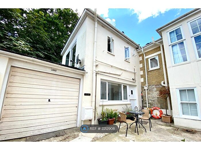 3 Bedroom Semi-Detached House To Rent In Springvale Road, Seaview, PO34