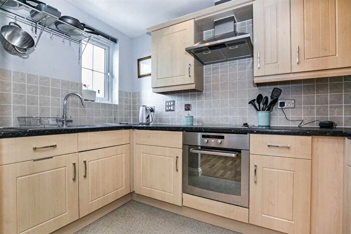 2 Bedroom Flat For Sale In Stants View, Hertford, SG13