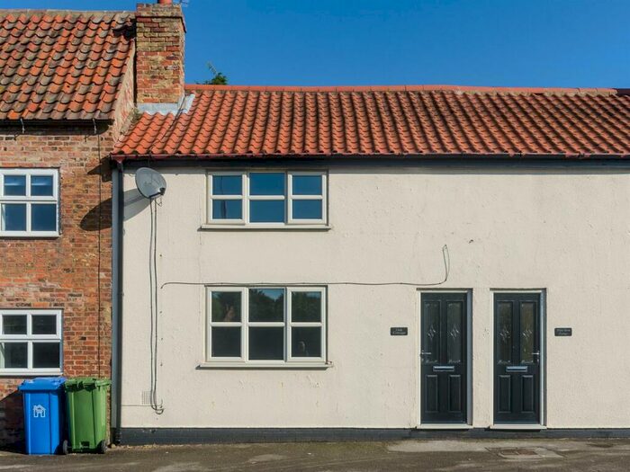 2 Bedroom Cottage To Rent In Keyingham Road, Ottringham, Hull, HU12