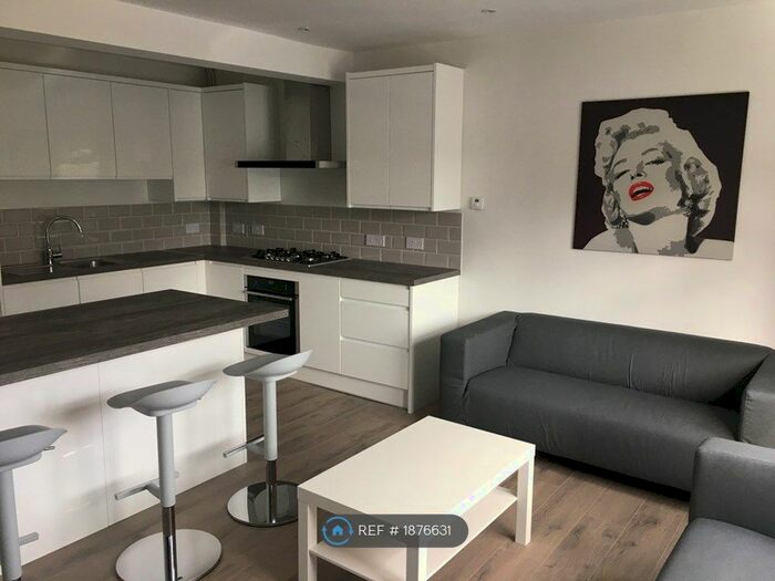 6 Bedroom Semi-Detached House To Rent In Battery Hill, Winchester, SO22