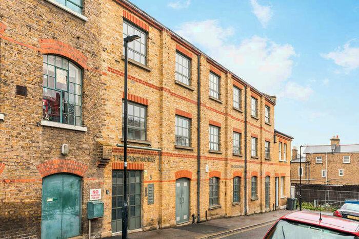 2 Bedroom Flat To Rent In Nettlefold Place, London, SE27