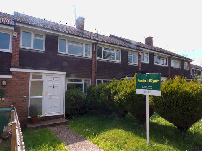 3 Bedroom House To Rent In Calmore, SO40