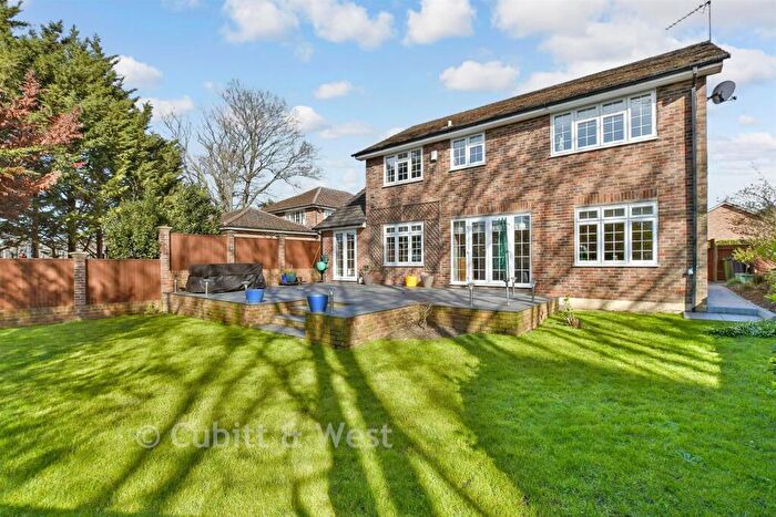 4 Bedroom Detached House For Sale In Chatsfield, Epsom, Surrey, KT17