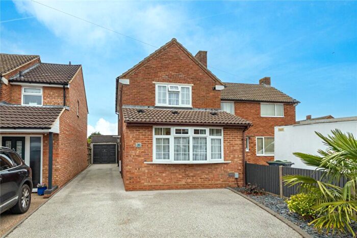 3 Bedroom Semi-Detached House For Sale In Green Lane, Luton, Bedfordshire, LU2