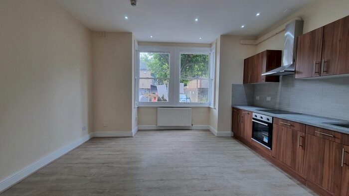 3 Bedroom Flat To Rent In Hampden Lane, London, N17
