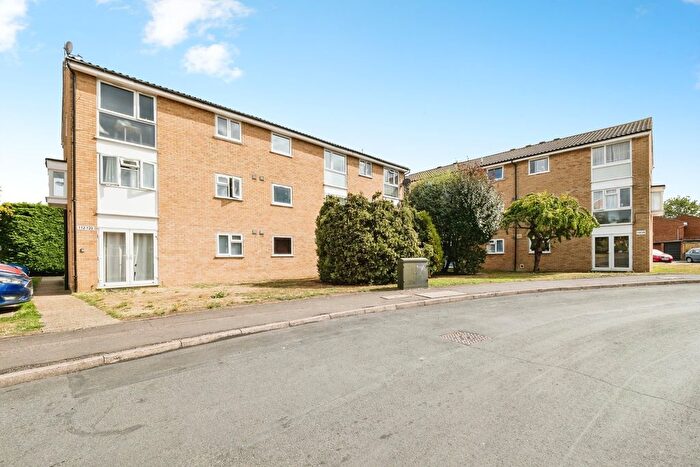 2 Bedroom Flat For Sale In Trotwood, Chigwell, Essex, IG7