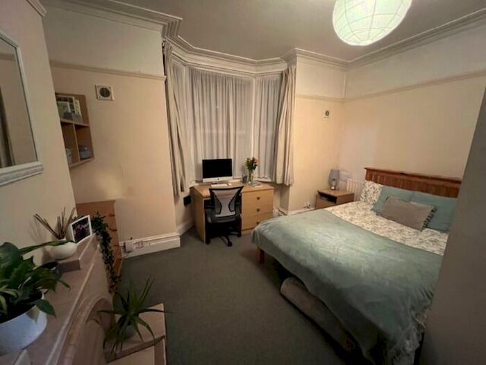 2 Bedroom Apartment To Rent In Rigby Road, Portswood, Southampton, SO17