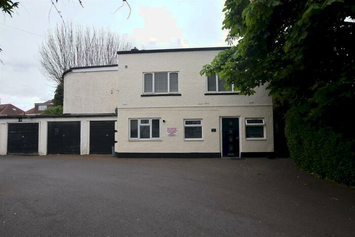 2 Bedroom Flat To Rent In Edgware Court, Edgware, HA8