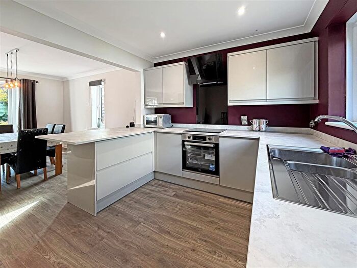 3 Bedroom Detached House For Sale In Reynell Road, Ogwell, TQ12