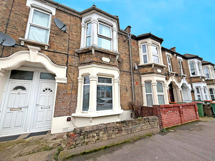 2 Bedroom Flat For Sale In Ling Road, London, E16