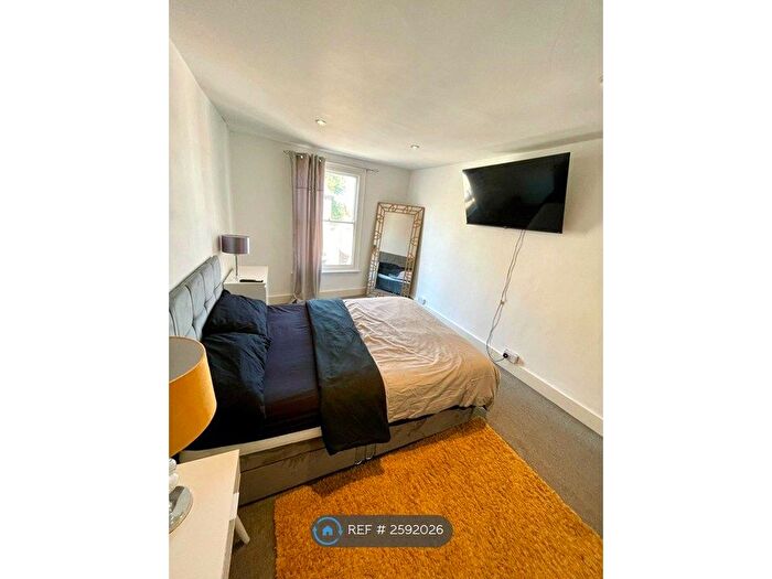 2 Bedroom Flat To Rent In Burgate, Canterbury, CT1