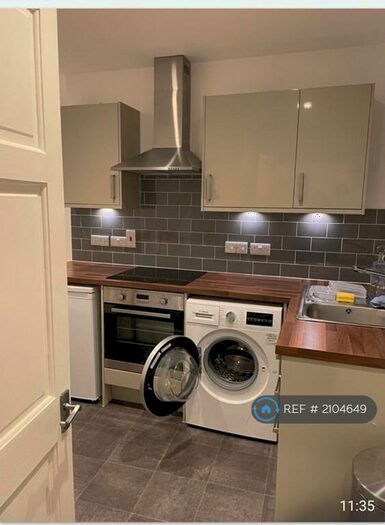 1 Bedroom Flat To Rent In Blue Boar Row, Salisbury, SP1