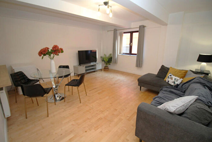 2 Bedroom Apartment To Rent In Tuscany House, Dickinson Street, Manchester, M1