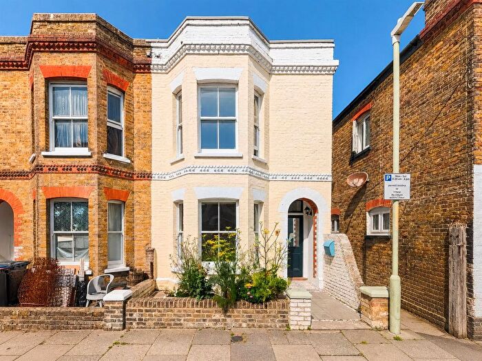 3 Bedroom Property For Sale In New Street, Herne Bay, CT6