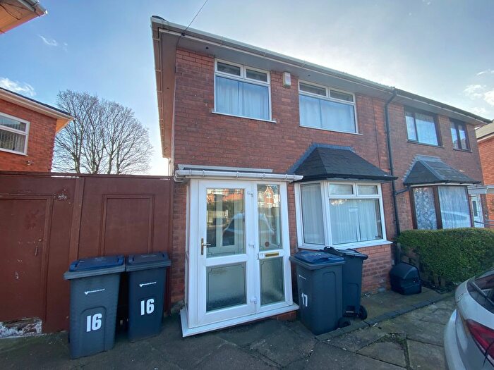 3 Bedroom Semi-Detached House To Rent In Farcroft Grove, Handsworth Wood, Birmingham, B21