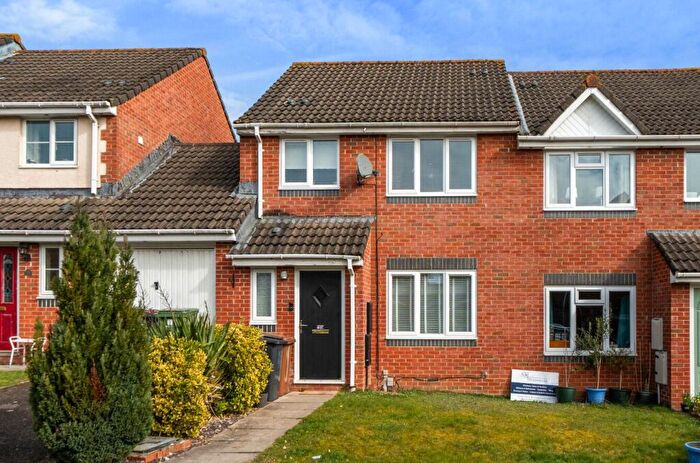 3 Bedroom Semi-Detached House For Sale In Lingen Close, Andover, SP10