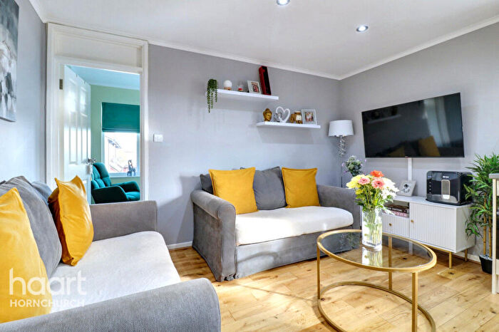 2 Bedroom Maisonette For Sale In Kirton Close, Hornchurch, RM12