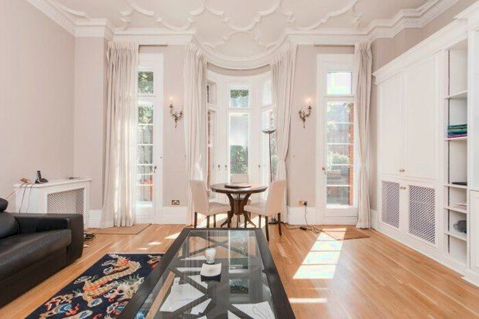 1 Bedroom Flat To Rent In Lower Sloane Street, Chelsea, SW1W