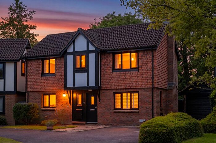 4 Bedroom Detached House For Sale In The Fieldings, Horley, RH6